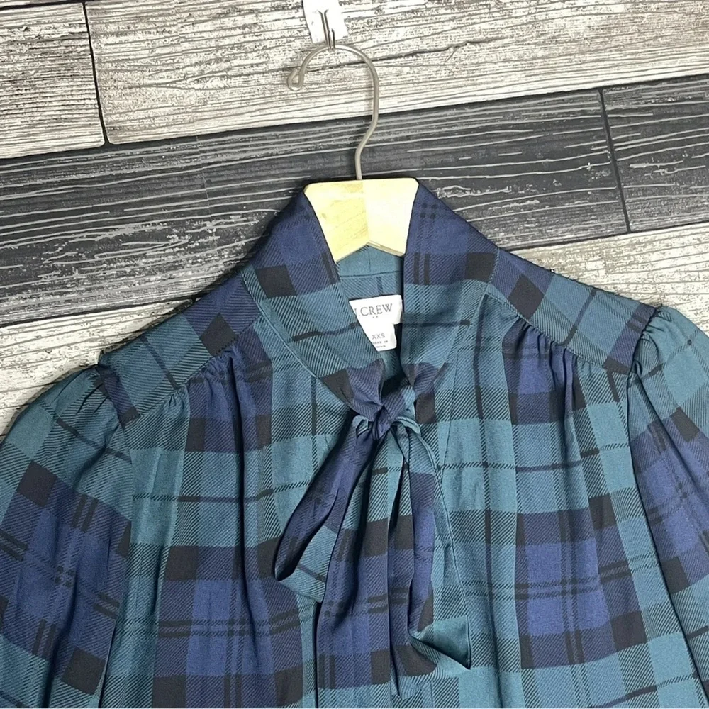 J. Crew neck used